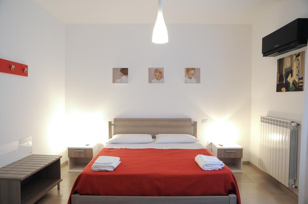 Ypsilhome Castelbuono  Buitenkant foto