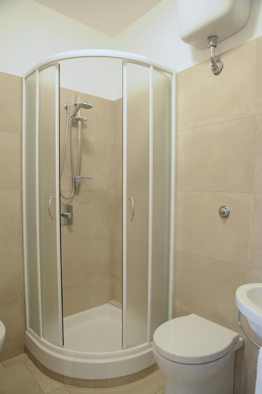 Ypsilhome Castelbuono  Buitenkant foto